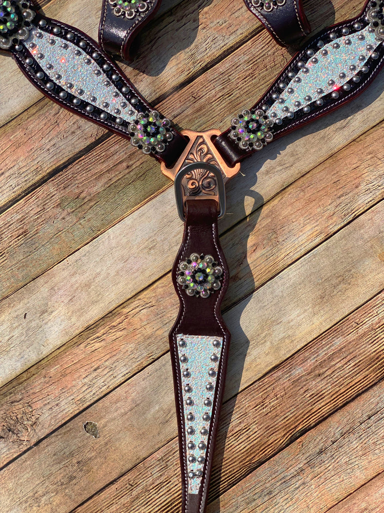 White Glitter with Black Gator Cob Size Tack Set
