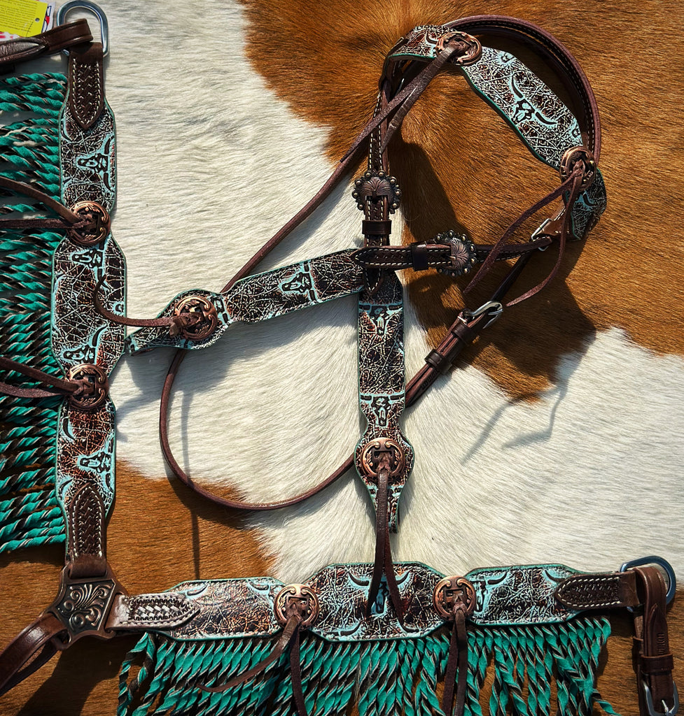 Weathered Steer Fringe Tack Set