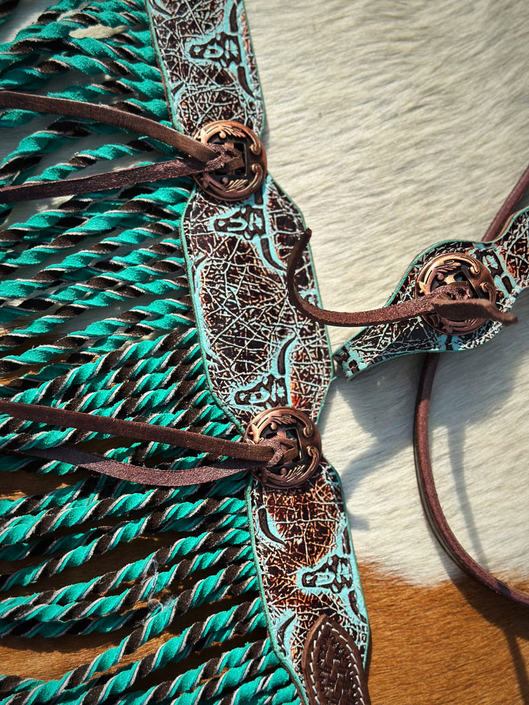 Weathered Steer Fringe Tack Set