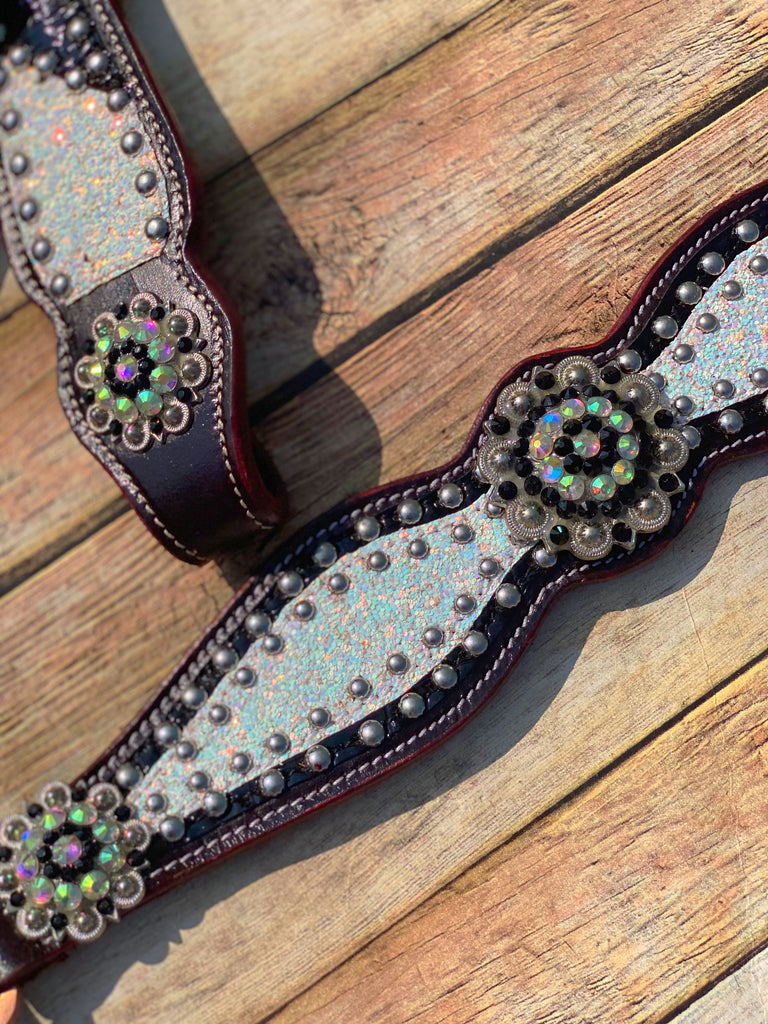 White Glitter with Black Gator Cob Size Tack Set