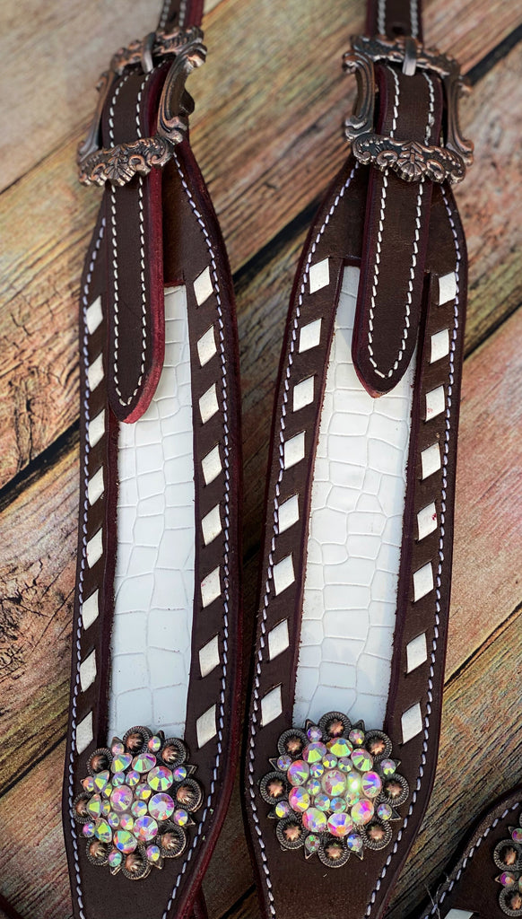 White Holographic Gator Tack Set